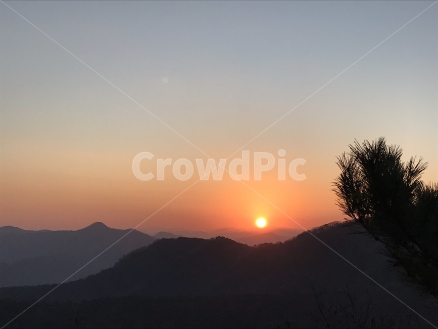앞산일출,대구앞산,떠오르는태양,아침태양,일출하늘,일출,자연,풍경,nature,landscape,outdoors,옥외,dusk,황혼,sunset,일몰,sky,하늘,dawn,새벽,red sky,붉은 하늘
