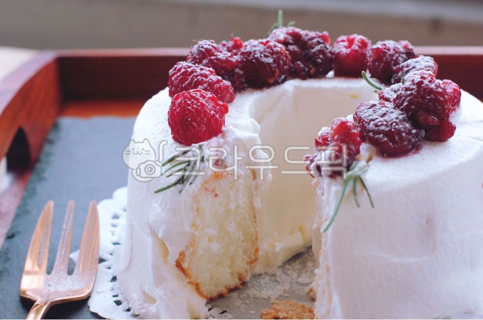 chiffon cake,freshcreamcake,donut cake,cakedecorating,cafe,birthday cake,dessert,Cafe Menu,raspberrycake,donutcake,cake decoration,cakedecoration,Raspberry Cake,creamcake,raspberrywhippedcreamcake,cafemenu,Raspberry whipped cream cake