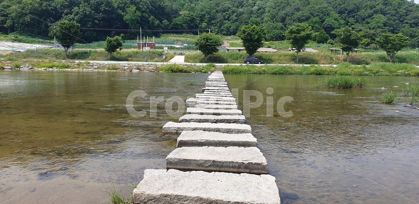 Seomgang,stepping stones,stone bridge,Seomgang Recreation Area,Seomgang Stone Bridge