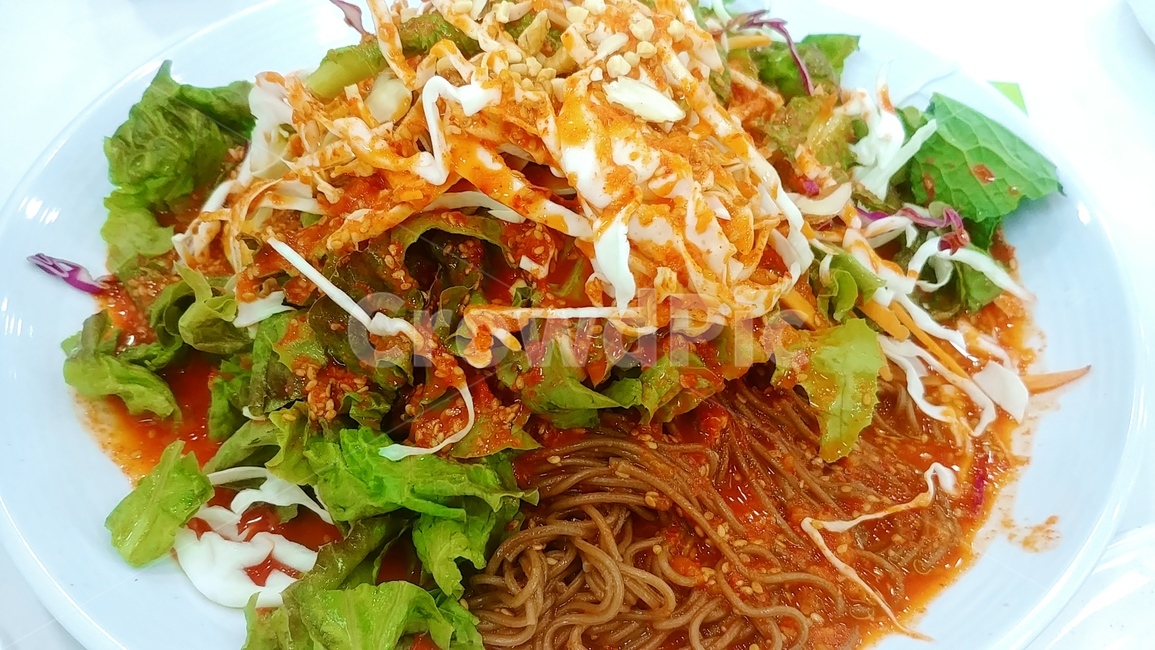 막국수,쟁반막국수,면류,면,상추