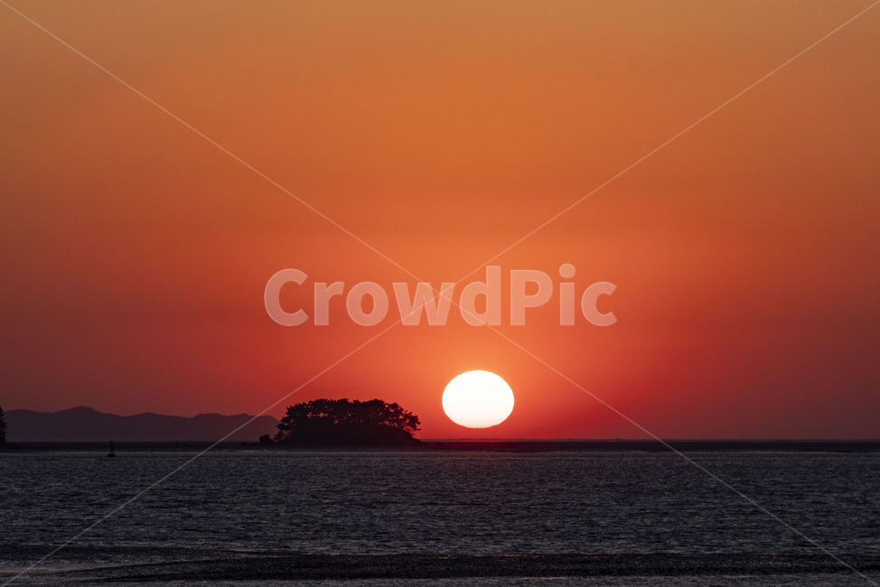 태양,바다,섬,저녁,노을,썬셋,nature,자연,outdoors,옥외,dawn,새벽,dusk,황혼,redsky,붉은하늘,sunset,sky,일몰,하늘