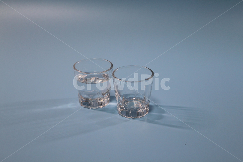 술,술잔,소주,알콜,음주,건배,음료,잔,술,주류,alcohol,사물,물건,오브젝트,thing,object,matter