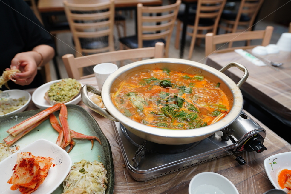 찌개,음식,요리,안주,냄비,한식,먹거리,의자,사발,식사,음식,식재료,요리,food,cook,meal,dishes,food reserves