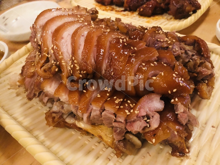 족발,앞다리,고기,술안주,요리,음식,저녁식사,껍데기,뼈,돼지고기,음식,식재료,요리,food,cook,meal,dishes,food reserves,육류,고기,meat