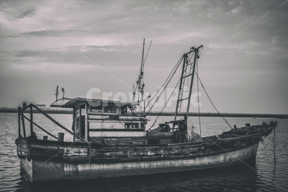 배,ship,흑백,바다,고기잡이배,흑백,모노톤,monochrome,black and white,산업,industry,industrial,어업,fishery,fishing industry,교통,교통수단,traffic,transportation,watercraft,선박,vehicle,차량,boat,보트,barge,짐배
