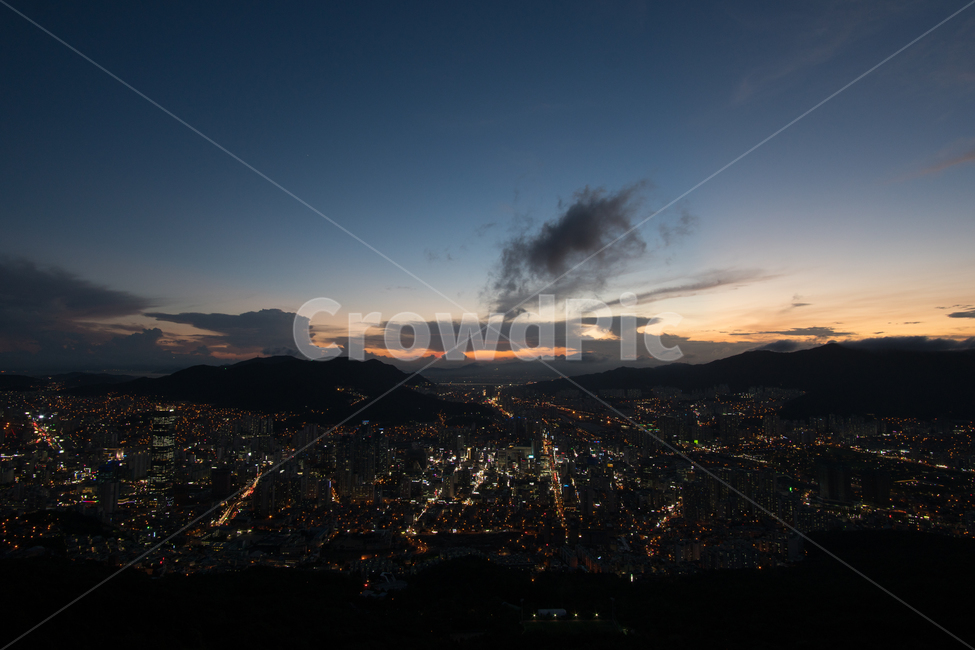 일몰,산,빛,구름,황령산,야경,밤,풍경,nightscape,night,landscape,도시,city,한국도시풍경,한국도시경관,korea cityscape,경치,outdoors,옥외,nature,자연,scenery,aerial view,조감도,town,metropolis,중심지,building,건물,시티,urban,어반