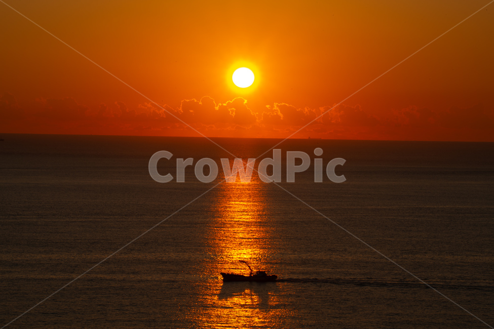 태양,바다,배,조업,어선,자연,풍경,nature,landscape,산업,industry,industrial,어업,fishery,fishing industry,sunlight,햇빛,outdoors,옥외,sky,하늘