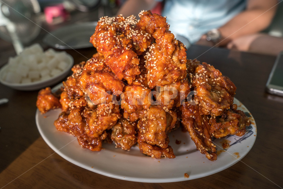 치킨,닭,양념치킨,치맥,치킨무,양념통닭,통닭,음식,식재료,요리,food,cook,meal,dishes,food reserves,육류,고기,meat