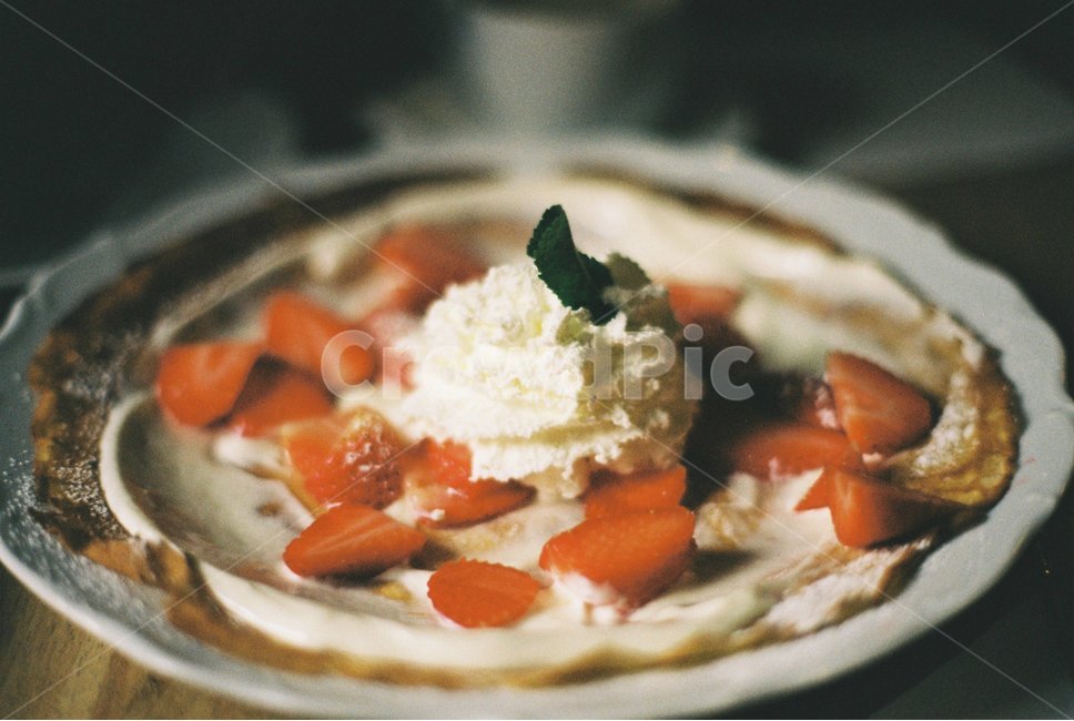 팬케이크,브런치,디저트,딸기,후식,크림,생크림,휘핑크림,brunch,cafe,pancake,빵,dessert,음식,식재료,요리,food,cook,meal,dishes,food reserves,빵,bread,디저트,간식,후식,dessert,snack,감성,sensible,feeling