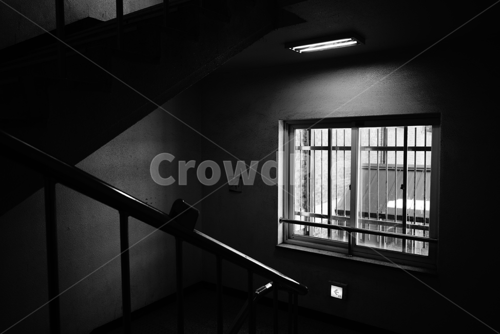 창,창문,창가,실내,윈도우,window,벽,흑백,모노톤,monochrome,black and white,건축물,건물외관,exterior,building,structure,architecture,construction