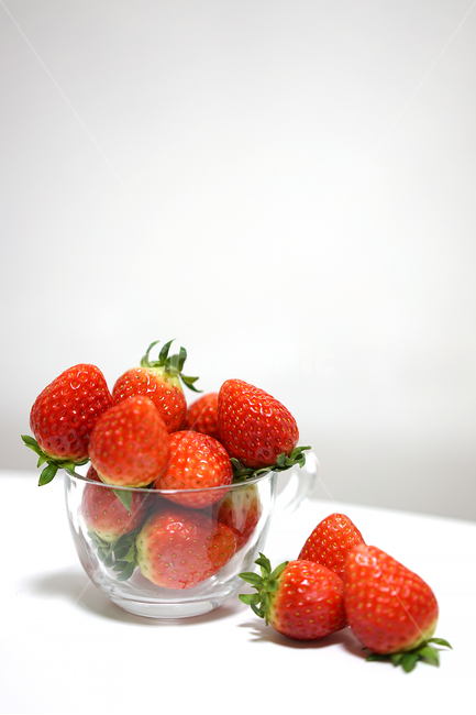 딸기,strawberry,과일,음식,겨울철과일,빨강,레드,red,베리,신선,스트로베리,음식,식재료,요리,food,cook,meal,dishes,food reserves,과일,열매,fruit