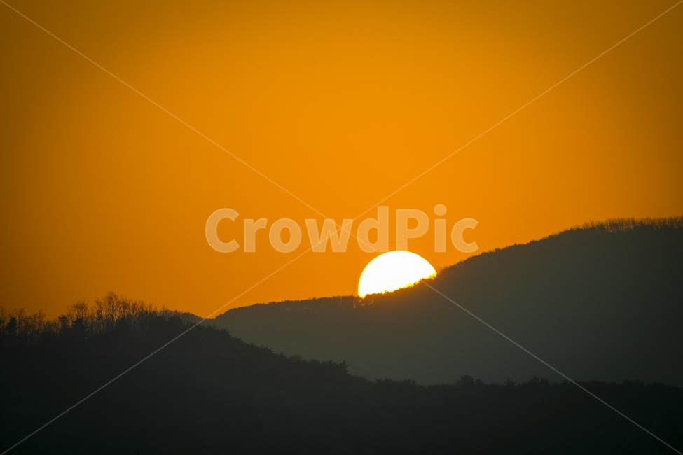 노을,해넘이,산,하늘,풍경,sunset,twilight,자연,풍경,nature,landscape,outdoors,옥외,sunlight,햇빛,일몰,red sky,붉은 하늘,sky,dusk,황혼,dawn,새벽