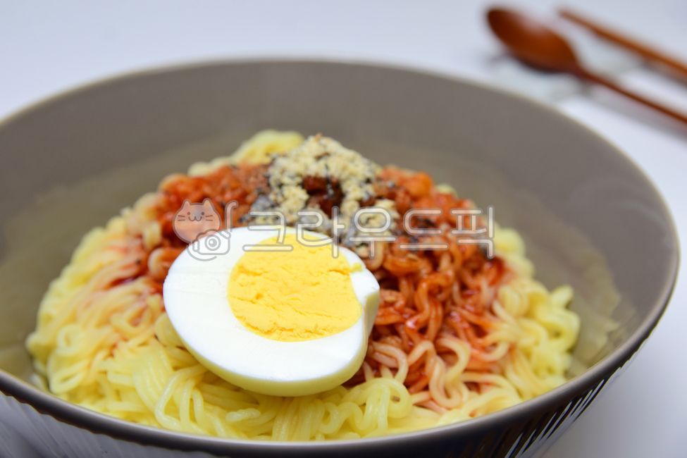비빔면,비빔라면,라면,유탕면,음식,비빔소스,푸드,식재료,요리,한국음식,분식,식사,간식,면,면류,면요리,그릇,계란,달걀,ramen,food,koreanfood,noodle,dishes,meat,cook,음식,식재료,요리,food,cook,meal,dishes,food reserves,면류,면요리,noodles