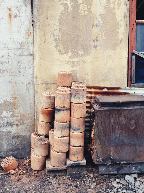 연탄,번개탄,시골,서민,옛날물건,벽,wall,낡은,나무,wood