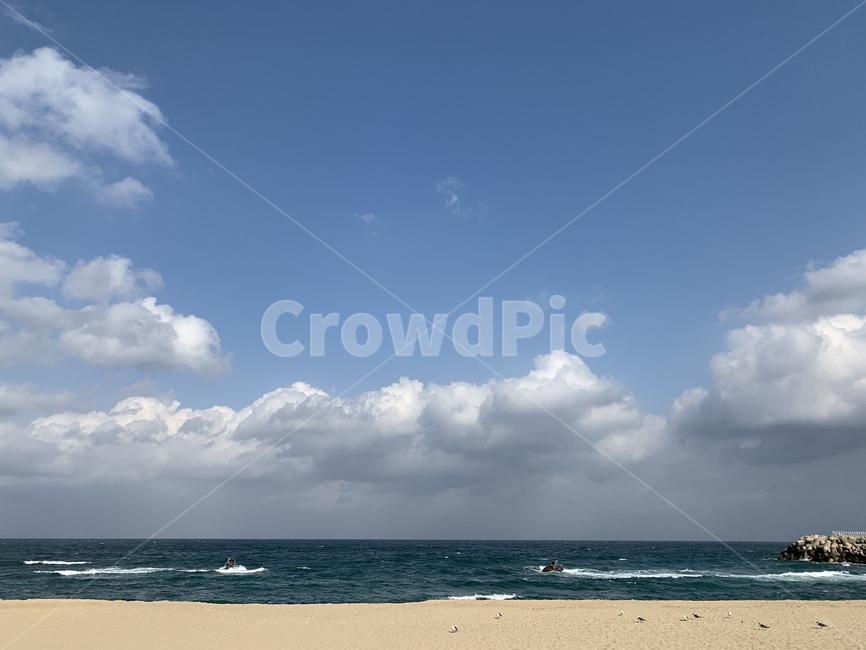 sky,cloud,outdoors,weather,nature,자연,구름,하늘,바다,sea,beach,해변,바다,beach,sea