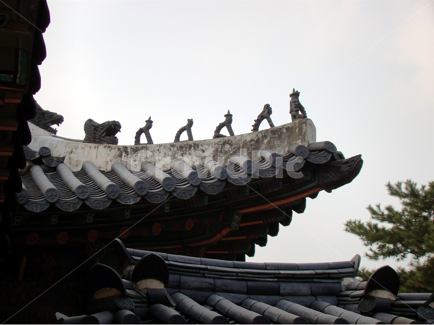 경복궁,기와,한국전통,궁,서까래,korea,문화재,전통건축,고궁,조선,조선시대,단청,기와지붕,한국전통,한국문화,korean traditional,korean culture,건축물,건물외관,exterior,building,structure,architecture,construction