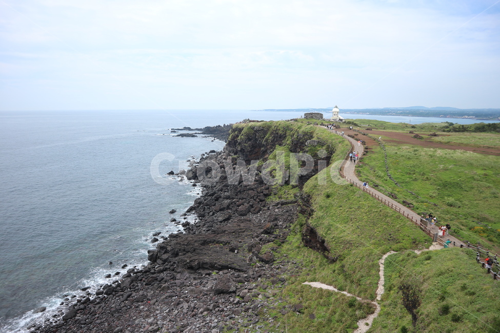 제주도,제주,섭지코지,제주도섭지코지,제주바다,제주관광지,섭지코지바다,자연,대자연,경치,풍경,바다,돌,현무암,초록색,한국자연풍경,한국자연경관,휴가,피톤치드,힐링,들판,하늘,구름,맑음,맑은날,해안길,산책로,산책,등산,해안,jeju,jejodo,sea,nature,landscape,jejuisland,green,전망,korean