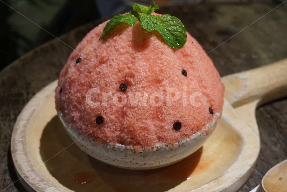 카페,음료,음식,빙수,케이크,분위기,태국,여름,계절,summer,season,음식,식재료,요리,food,cook,meal,dishes,food reserves,디저트,간식,후식,dessert,snack,plant,식물,pottery,도기류,jar,항아리,vase,병 장식,potted plant,화분