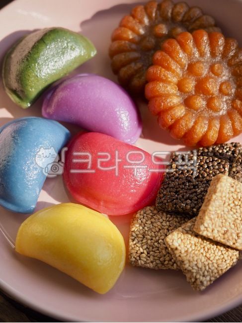 Lunar New Year Photo Contest,wellnessfood,asianfood,koreanculture,Thanksgiving,traditional culture,songpyeon,wellbeing,Wellbeing food,Asian food,traditionalfood,Lunar New Year food,new year,Rice crackers,holiday food,koreantraditionalfood,traditional snac