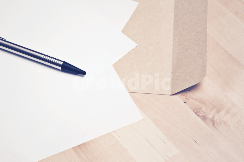 studio,right to decide,signature,documents,document,concept,sign,office,conclusion,background image,file,paper,directing photo,pen,company,communication,cooperation,image,tension,agreement,partnership,business,contract conclusion,decision,work,contract,en