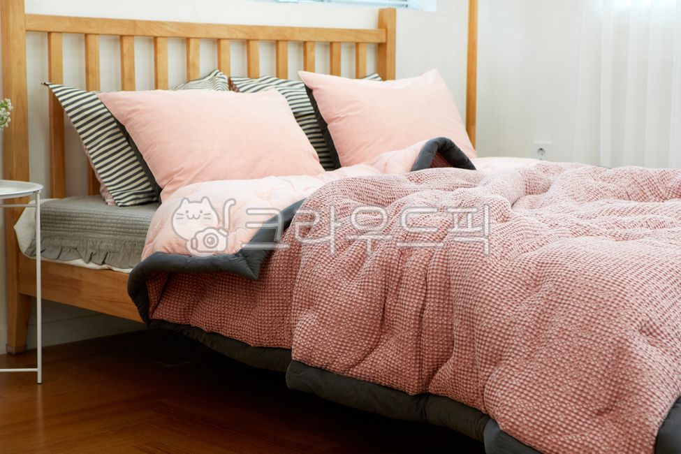 studio,bed,inside,interior light,space,furniture,modern architecture,marble floor,modernarchitecture,lighting,stand light,one room,light,plant,interiordesign,indoor,curtain,woodfloor,rentalstudio,interior,bedding,pot,marblemadak,living room,Rental Studio,