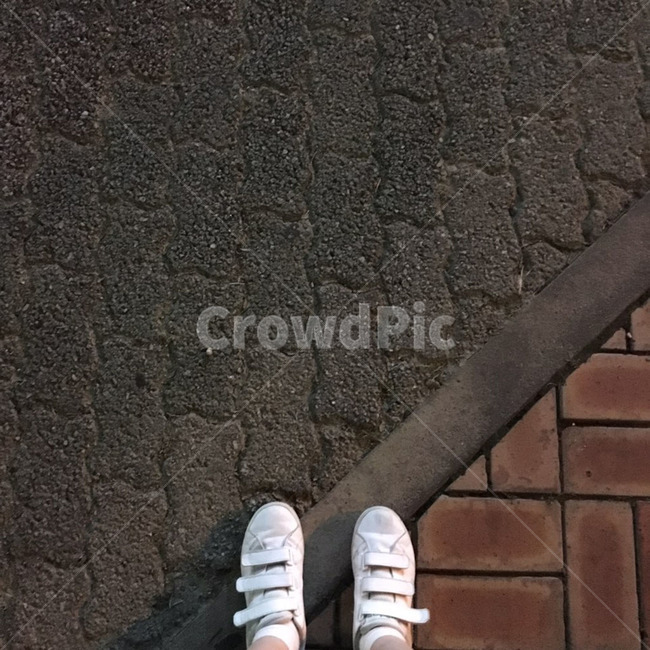apparel,의복,clothing,의류,footwear,신발류,shoe,구두,하교길,daily,느낌파