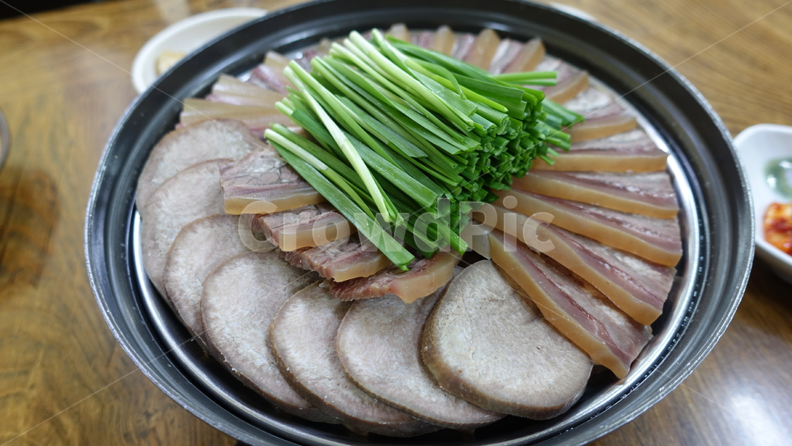 한우,음식,food,meal,dish,규탕,tongue,소혀,우설,소수육,수육,부추