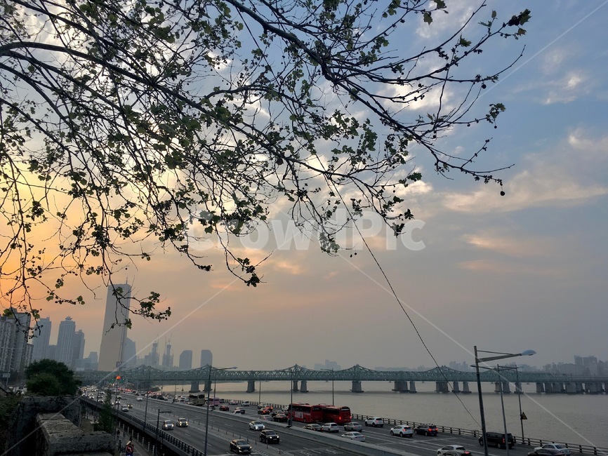 한강,한강대교,노을,도로,풍경,hanriver,bridge,도시,풍경,city,landscape,한국도시풍경,한국도시경관,korea cityscape,교통,교통수단,traffic,transportation,road,freeway,고속 도로