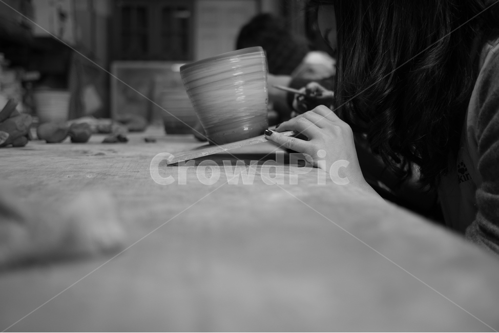 도자기,예술,창작,예술가,도자기체험,art,pottery,creative,artist,사람,인물,인간,human,person,여성,여자,woman,female,lady,흑백,모노톤,monochrome,black and white