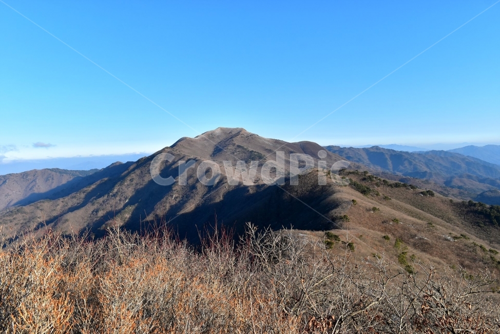 지리산,서북능선,노고단,풍경,비경,명산,국립공원,성삼재,묘봉치,만복대,고리봉,반야봉,천왕봉,정령치,세걸산,세동치,부운치,팔랑치,산행,등산,트레킹,National,Park,철쭉,파란,하늘,바래봉,사진,산그리메,산너울,명선봉,토끼봉,힐링,감성,전망,조망,아름다운,수려한,nature,lanscape,겨울,계절,winter,season,자연,풍경,nature,landscape,한국자연풍경,한국자연경관,korea nature landscape,outdoors,옥외,mountain range,산맥,mountain,산