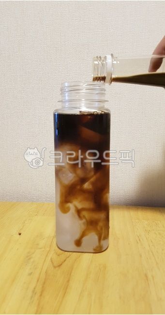 커피,아이스커피,아메리카노,아이스아메리카노,그라데이션,더치커피