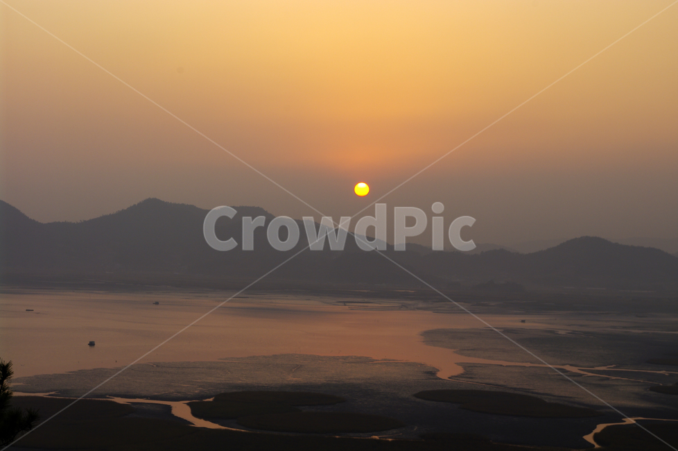 순천만,일몰,석양,노을,풍경,갈대밭,자연,풍경,nature,landscape,한국자연풍경,한국자연경관,korea nature landscape,sunlight,햇빛,outdoors,옥외,sunset,dawn,새벽,red sky,붉은 하늘,sky,하늘,dusk,황혼