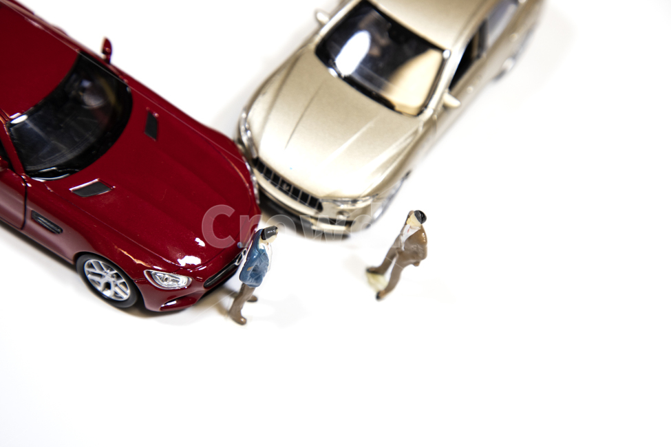 insurance,towing,contact accident,damage,traffic accident,Traffic,concept,accident,vehicle,car,contact,model,injury,mediation,tire,toy,passenger car,dispute,person,altercation,quarrel,miniature,adult,object