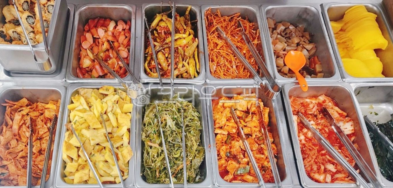 Fried seaweed roll,seasoning,Stirfried fish cake,egg,fried food,onion,Fish cake,sausage,vegetable,rice side dish,burdock,Red pepper seasoning,Gochuji,Seasoned red pepper,side dish,Seaweed,Jinmichae,afforestation,Stewed tofu,ham,seaweed stem,Pickled radish