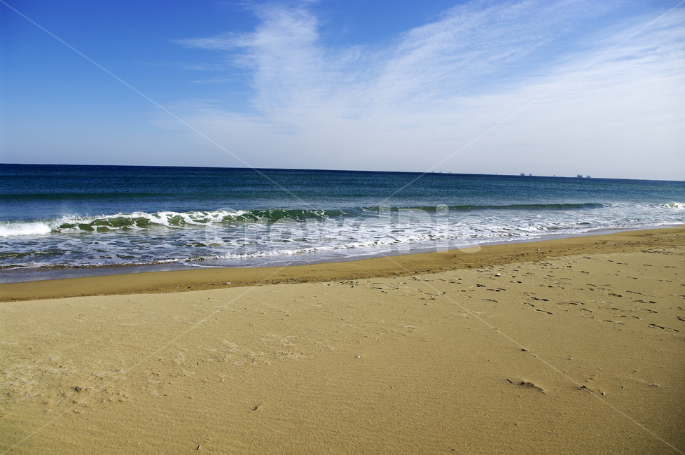 파도,바다,풍경,해안,모래사장,하늘,구름,자연,풍경,nature,landscape,해변,바다,beach,sea,outdoors,옥외,ocean,대양,water,물,shoreline,해안선,바닷가,coast,연안