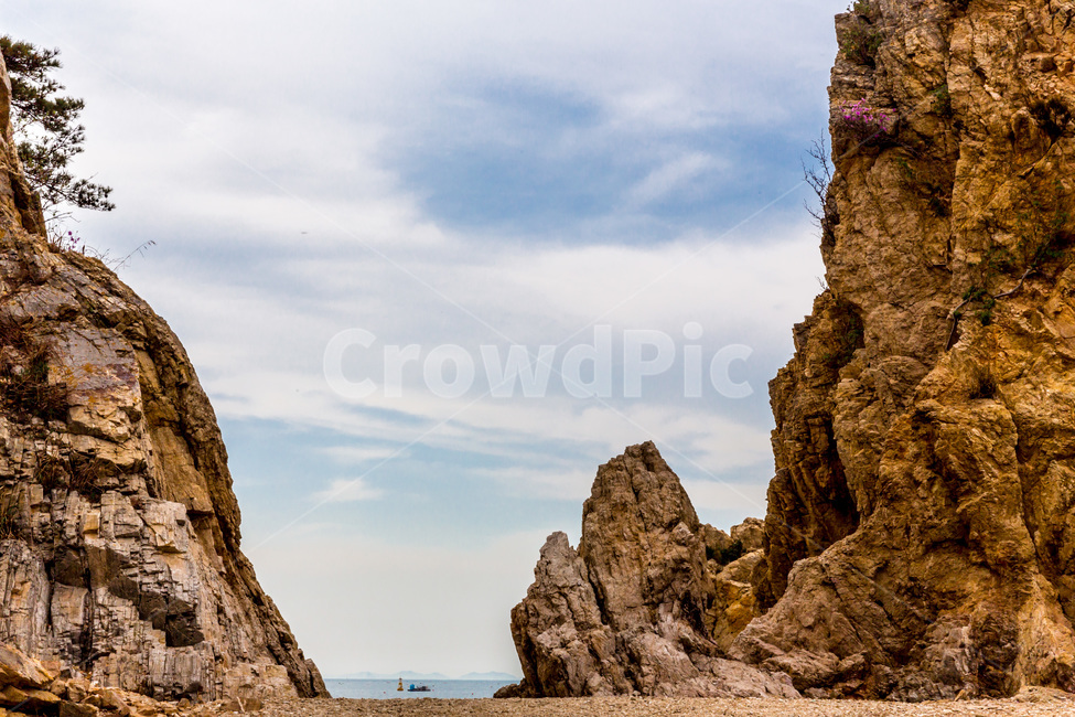 해안가,수평선,풍경,하늘,바닷가,기암절벽,기암괴석,구름,자연,풍경,nature,landscape,해변,바다,beach,sea,outdoors,옥외,cliff,낭떠러지,promontory,곶