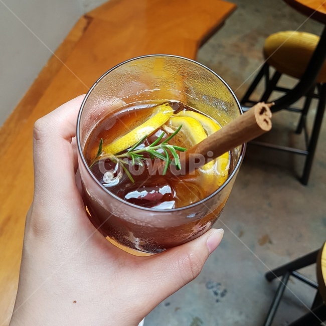음료,손음료,카페음료,시원한음료,음료수든손