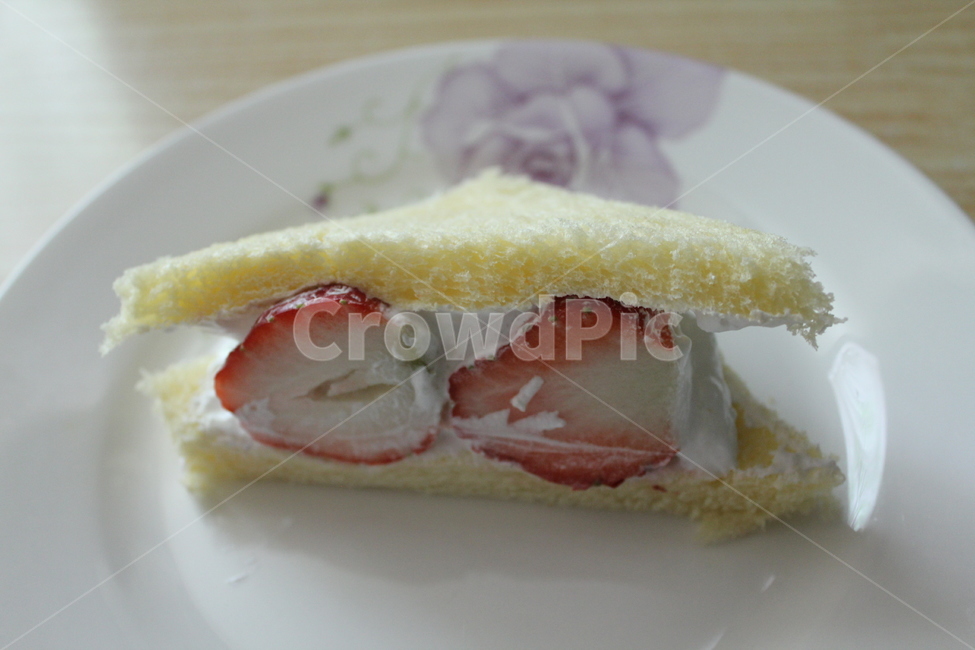 샌드위치,딸기,생크림,딸기샌드위치,요리,음식,간식,레시피,식사,점심,수제,음식,식재료,요리,food,cook,meal,dishes,food reserves,빵,bread,디저트,간식,후식,dessert,snack