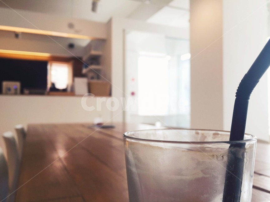 카페,바닥,테이블,나무테이블,wood,나무,햇살,오후,흰벽,커피,카페,coffee,cafe