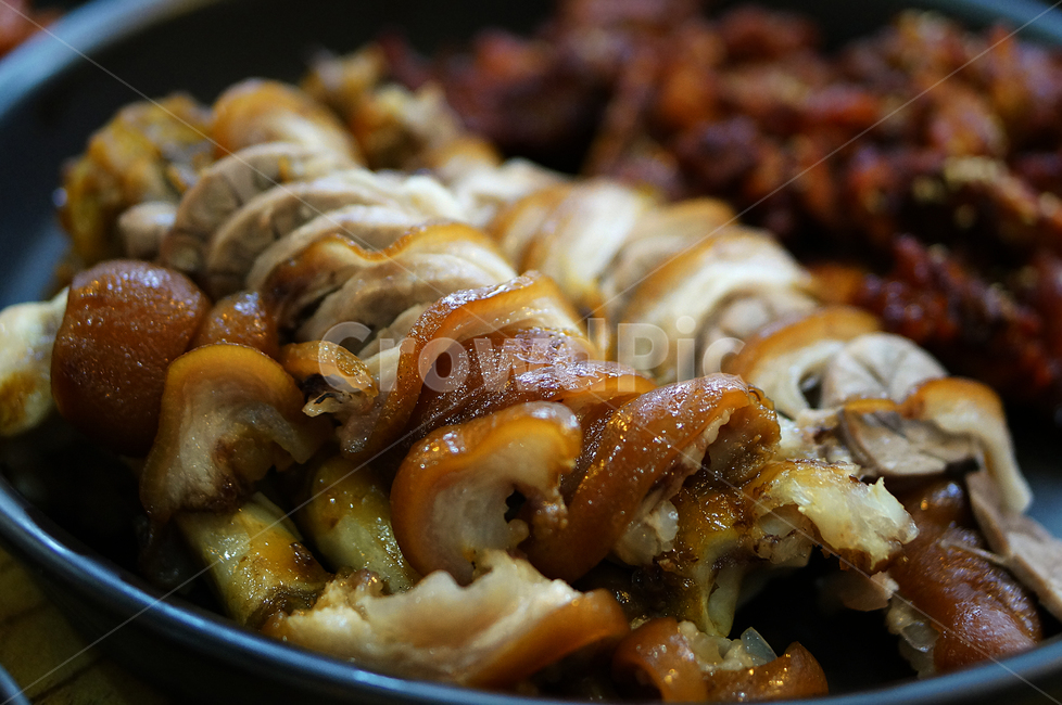 meal,Pork feet,Seasoned Jokbal,dish,Spicy seasoned pigs feet,half and half pigs feet,cooking,royal feet,food