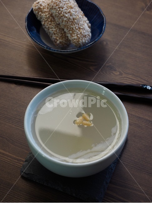 Korean traditional drink,Sikhye,snack,chopsticks,plate,Korean snacks,Thanksgiving,holiday,wellbeing,beverage,Korean food,Korean drinks,Asian food,tradition,Lunar New Year food,new year,holiday food,Korean,Chuseok food,Yugwa,Korean culture,traditional snac