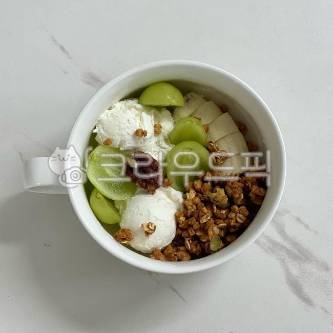 yogurt,plating,Greek yogurt,snack,bowl,food,healthy snack,greekyogurt,protein,yoghurt,granola,diet,Home Cafe