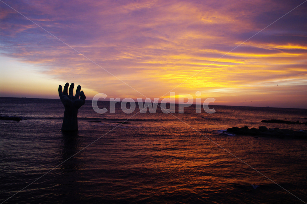 바다,하늘,구름,풍경,해맞이,일출,sunrise,호미곶,상생의손,랜드마크,landmark,랜드마크,landmark,tourist attraction,한국랜드마크,한국관광지,한국명소,korea landmark,korea tourist attraction,조각상,동상,석상,조형물,statue,bronze statue,stone statue
