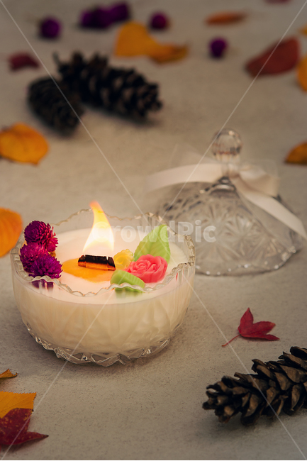 향초,가을,불꽃,촛불,분위기,candlelight,candleflame,candle,light,불빛,fall,autumn,leaves,낙엽,leaf,가을,계절,fall,autumn,season,사물,물건,오브젝트,thing,object,matter,food,음식,dessert,디저트,cake,케이크