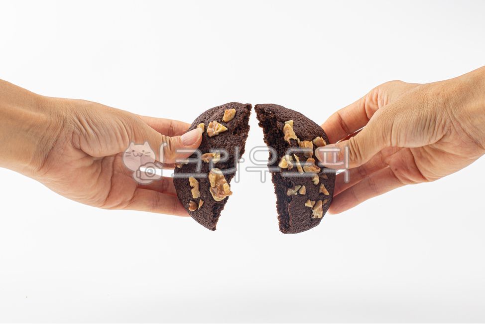 walnut,baking,cookie,dessert,snack,Chocolate Chip Cookies,biscuit,confectionery,food,chocolate