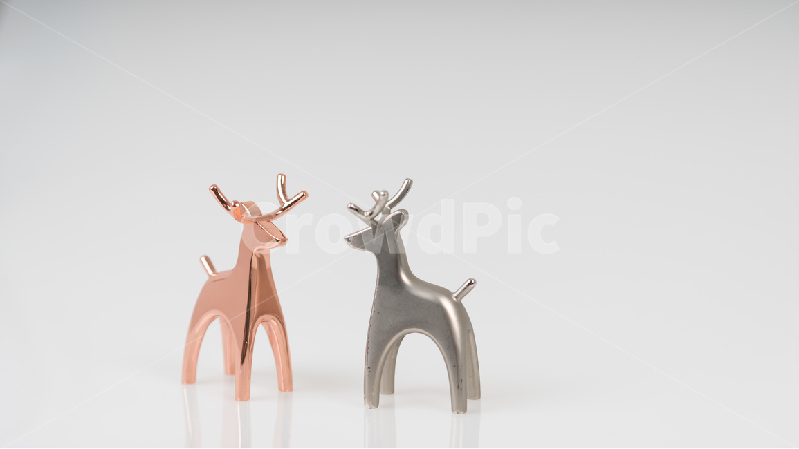 심리학,생활,커플,사슴,동상,골드,실버,함께,사랑,노루,금속,럭셔리,동물,뿔,반사,빤짝,광채,쥬얼리,루돌프,크리스마스,아웃포커싱,보석,귀금속,귀여운,액세서리,장식품,백그라운드,deer,christmas,reindeer,animal,winter,white,isolated,holiday,cartoon,snow,illustration,elk,xmas,silhouette,decoration,santa,antler,mammal,nature,cute,rudolph,art,caribou,wildlife,wild,buck,brown,animals,antlers,stag,hunting,moose,사물,물건,오브젝트,thing,object,matter