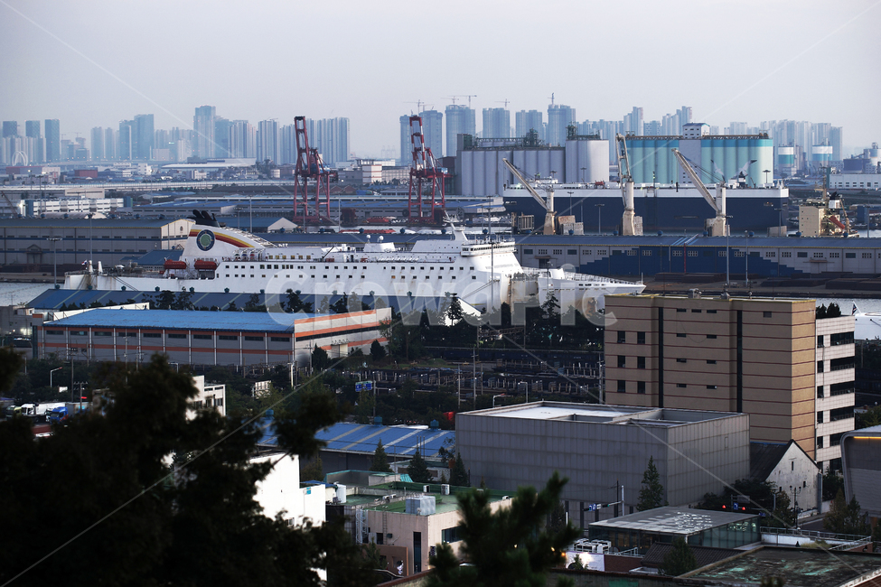 여객선,유람선,인천항,내항,인천도심,송도신도시,한국도시풍경,한국도시경관,korea cityscape,산업,industry,industrial