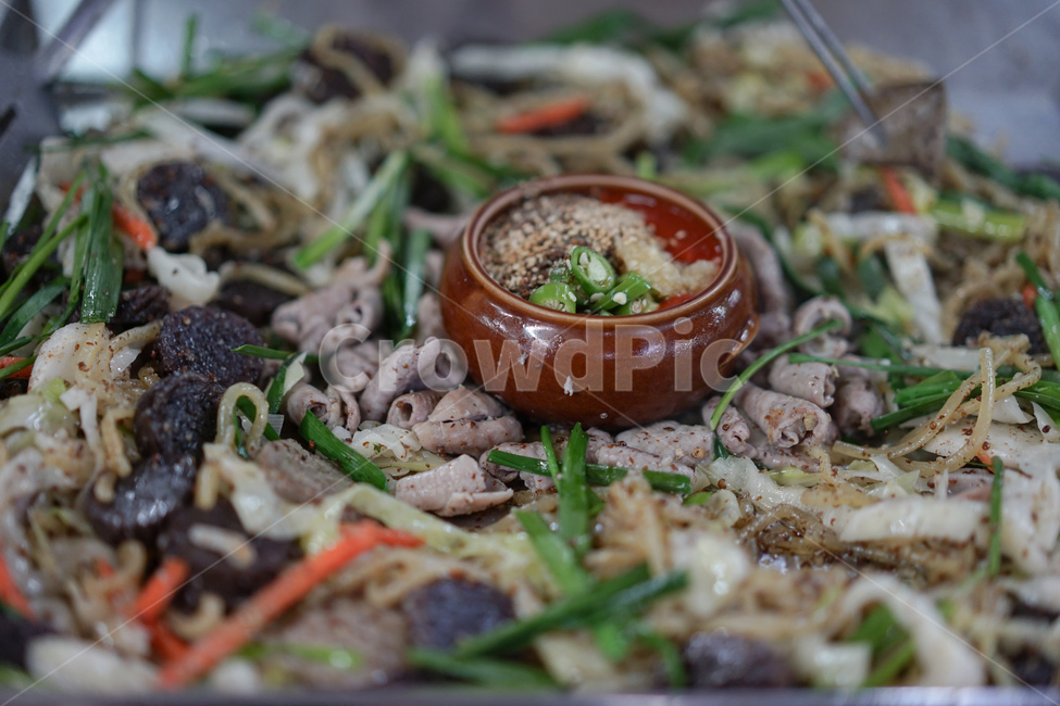 순대촌,순대볶음,철판,음식,요리,한국음식,곱창볶음,곱창,음식,식재료,요리,food,cook,meal,dishes,food reserves,한식,한국음식,한국요리,korean food,korean dishes,korean meal,korean cook
