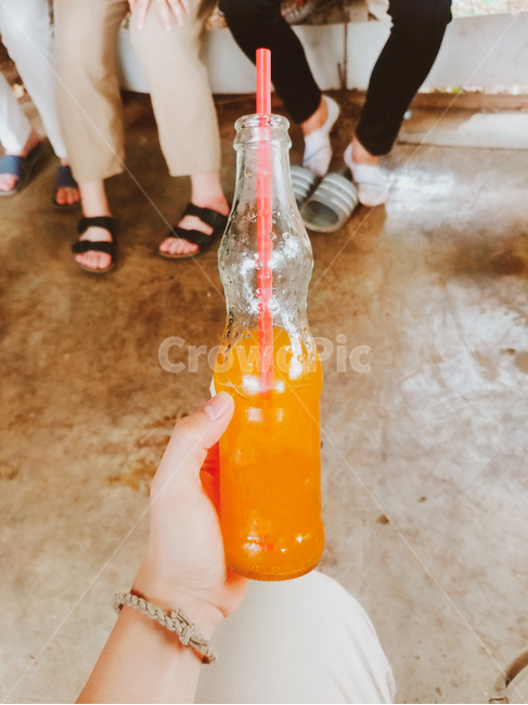beverage,마실것,drink,음주,juice,인간,human,사람,person,주스,빨대,시원한,탄산,오렌지,orenge