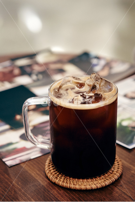 glass,유리,아이스아메리카노,아메리카노,카페,음료,감성,얼음,컵받침,커피,카페,coffee,cafe